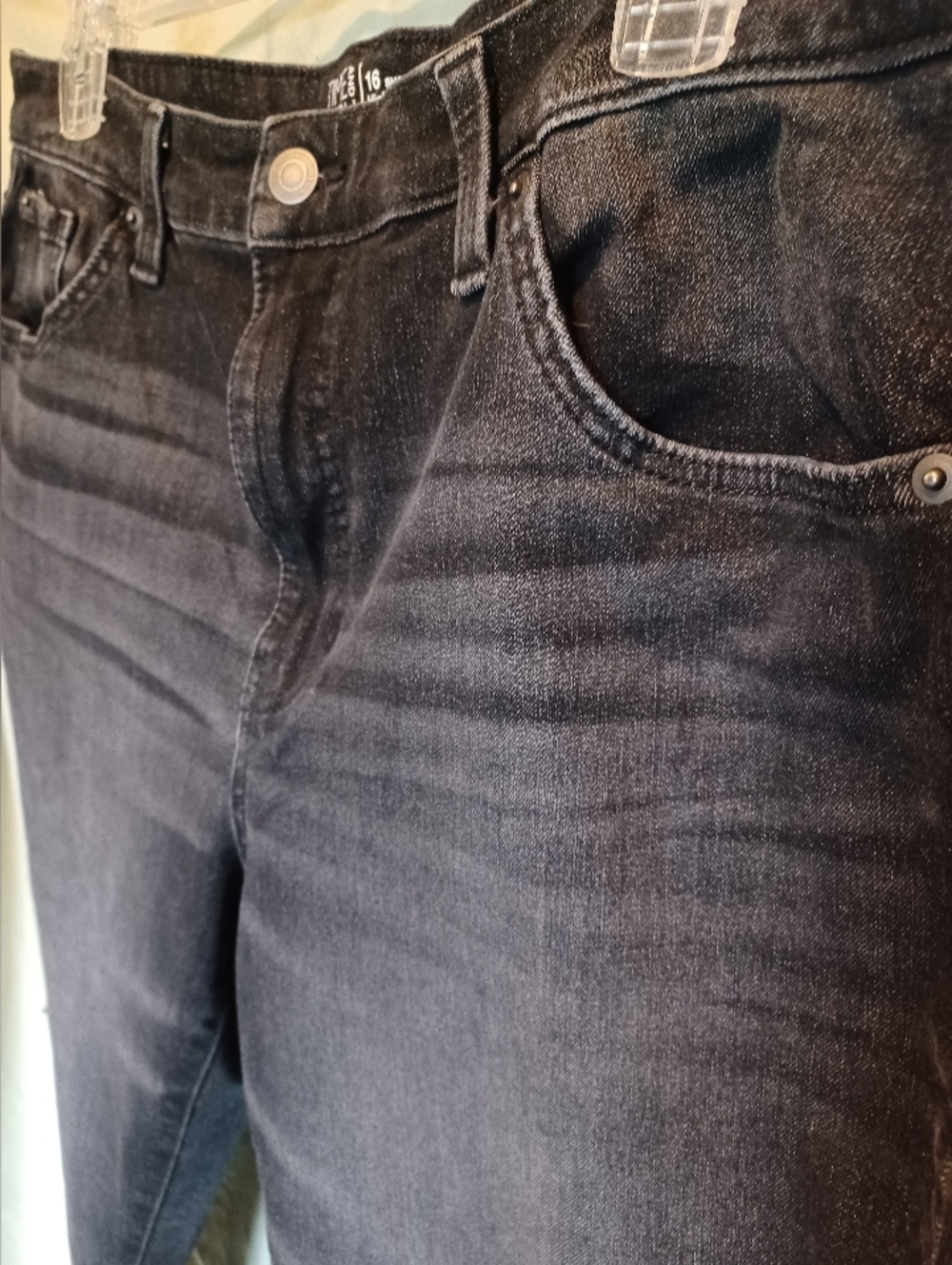 Time And Tru Women’s Black Fade Wash High Rise Curvy Skinny Stretch Denim Jeans - Picture 3 of 9